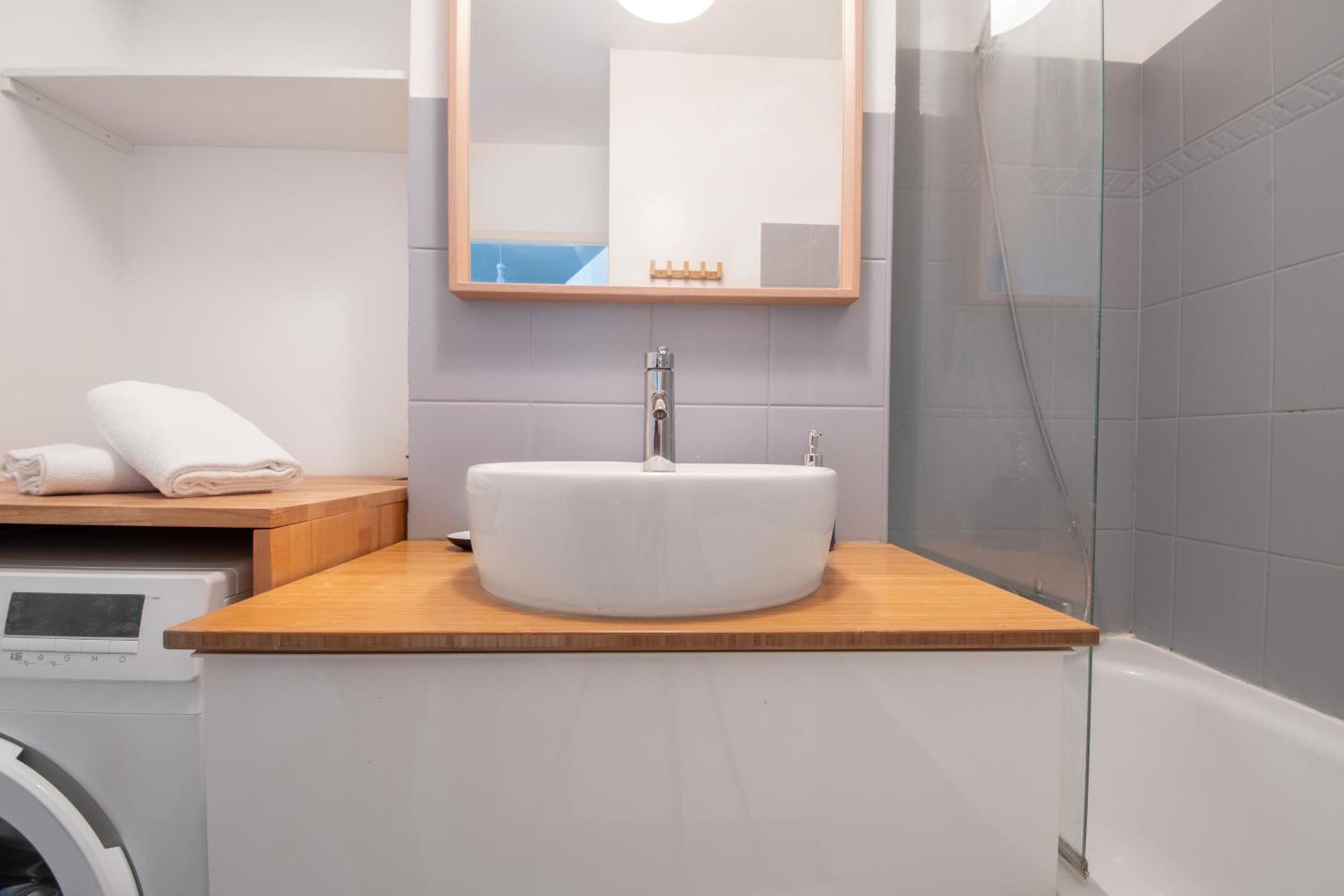 Cosy T2 De 50 M² Centre-Ville Avec Garage & Balcon Nantes Exterior photo
